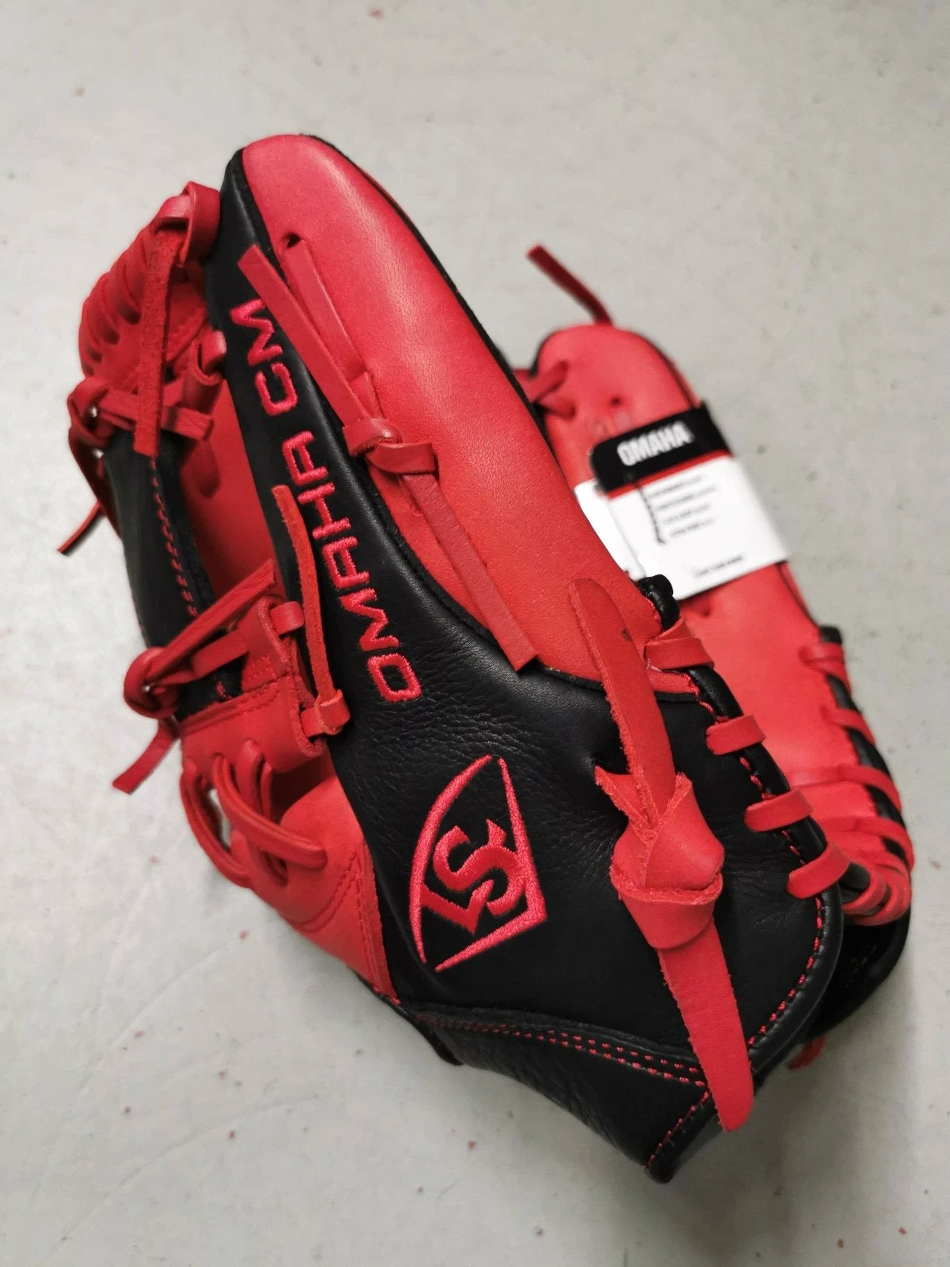 Diamond Sports LOUISVILLE SLUGGER OMAHA CM BALL GLOVE SEC
