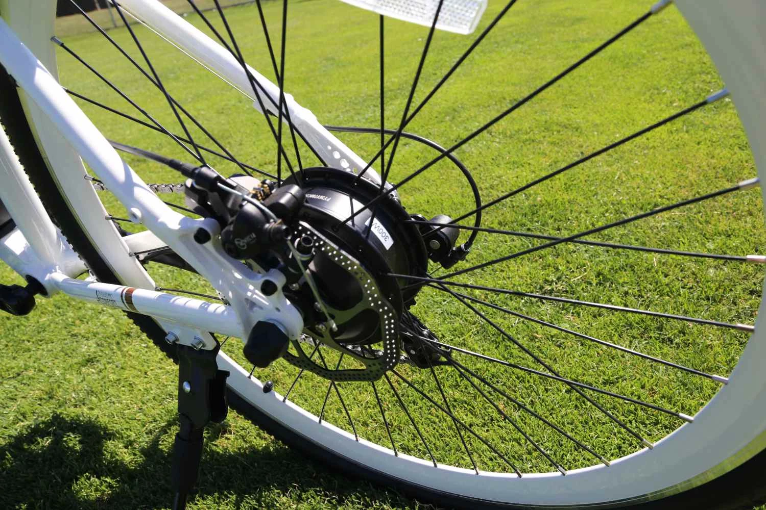 MAXBIK MX-10 ELECTRIC BIKE WHITE 250 WATT Bicycles