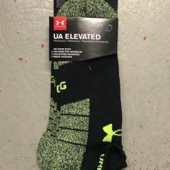 UNDER ARMOUR ELEVATED PERFORMANCE NO SHOW HEAT GEAR SOCKS (3 PACK)