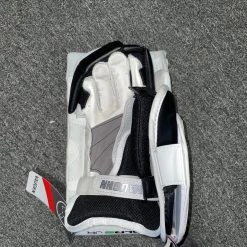 VAUGHN VENTUS SLR2 JUNIOR GOALIE BLOCKER